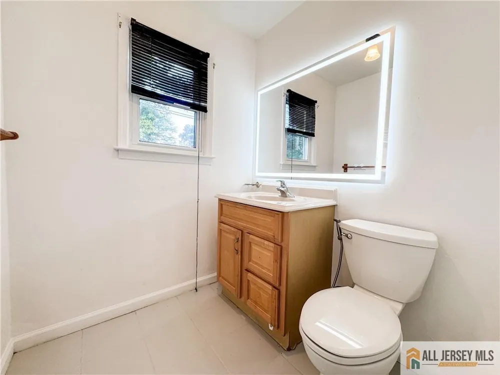 742 Grove Avenue Edison, NJ 08820