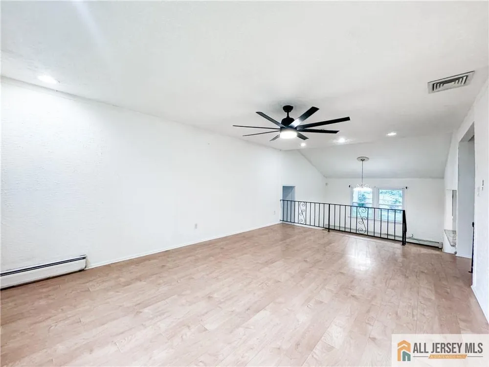 742 Grove Avenue Edison, NJ 08820