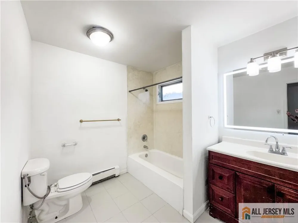 742 Grove Avenue Edison, NJ 08820