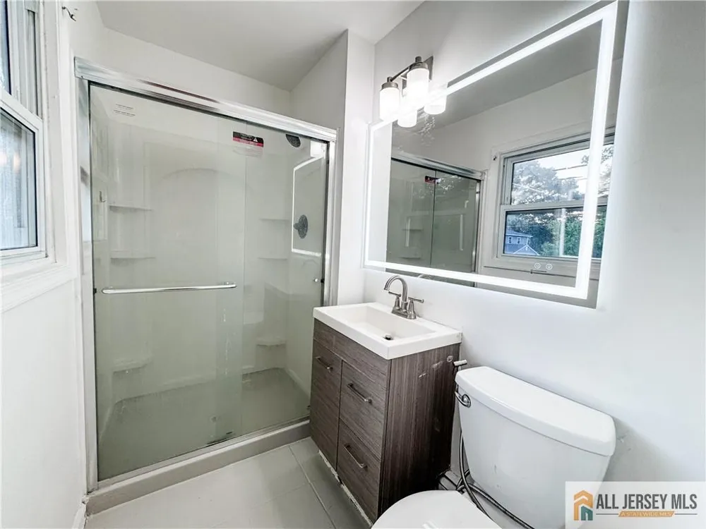 742 Grove Avenue Edison, NJ 08820