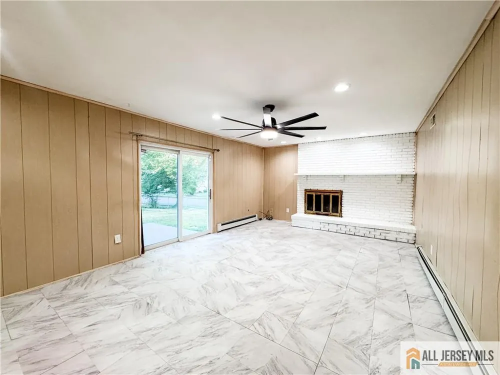 742 Grove Avenue Edison, NJ 08820