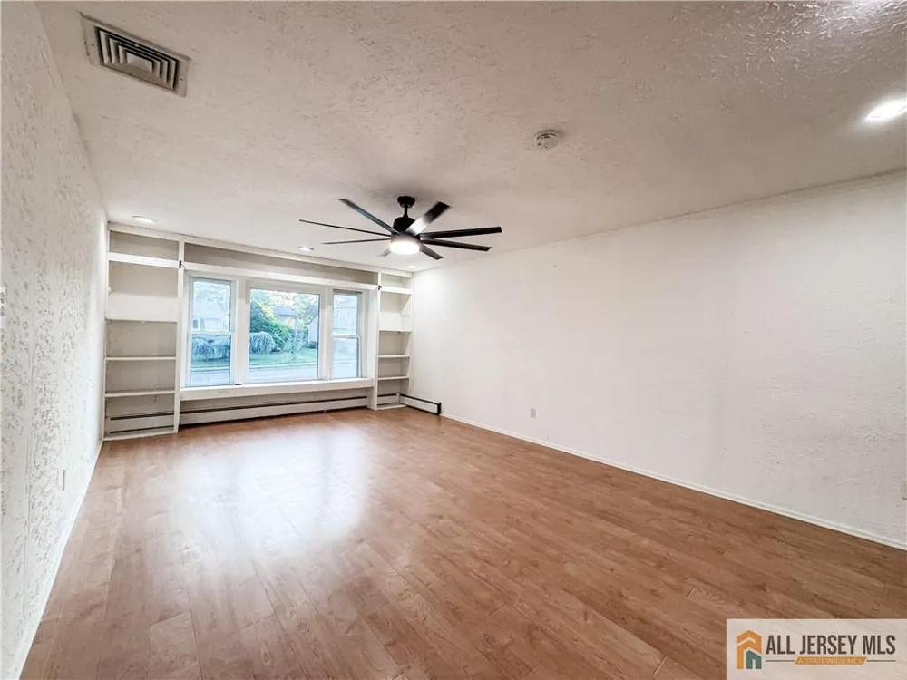 742 Grove Avenue Edison, NJ 08820