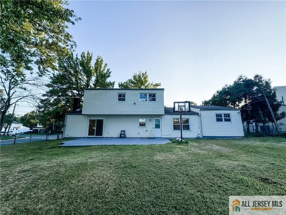 742 Grove Avenue Edison, NJ 08820