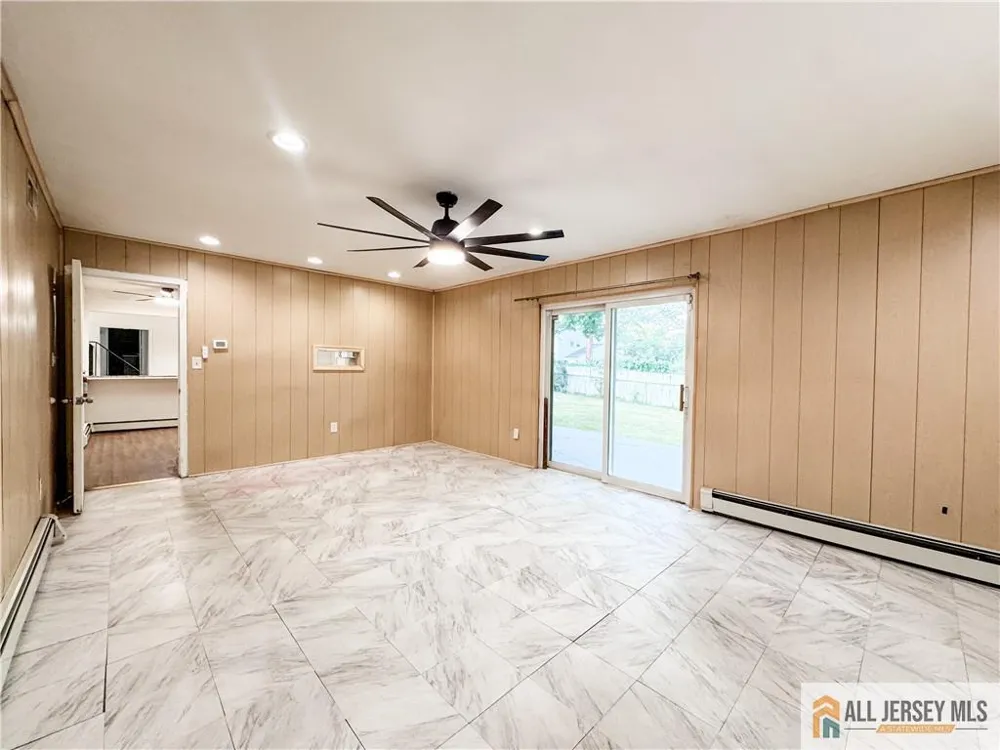 742 Grove Avenue Edison, NJ 08820