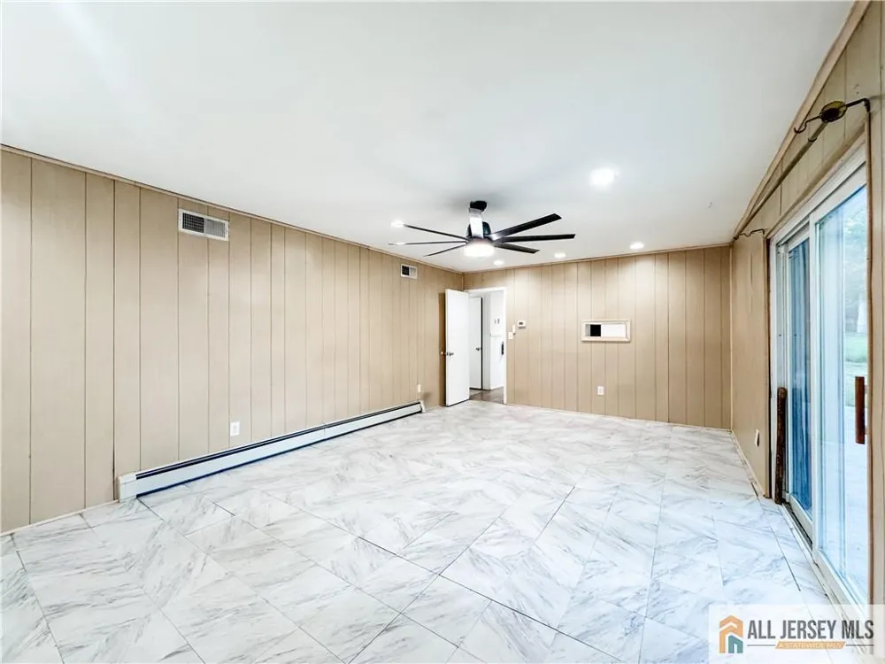 742 Grove Avenue Edison, NJ 08820