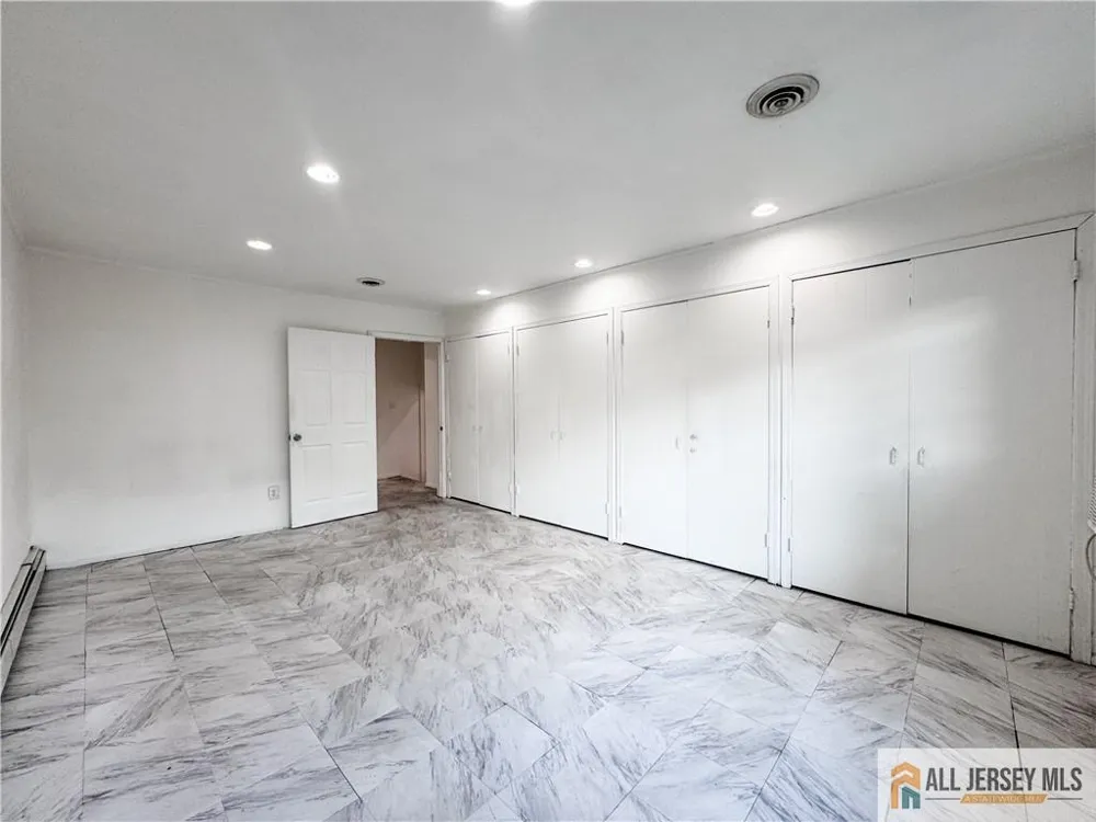 742 Grove Avenue Edison, NJ 08820