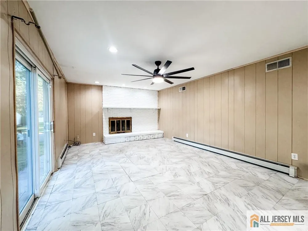 742 Grove Avenue Edison, NJ 08820