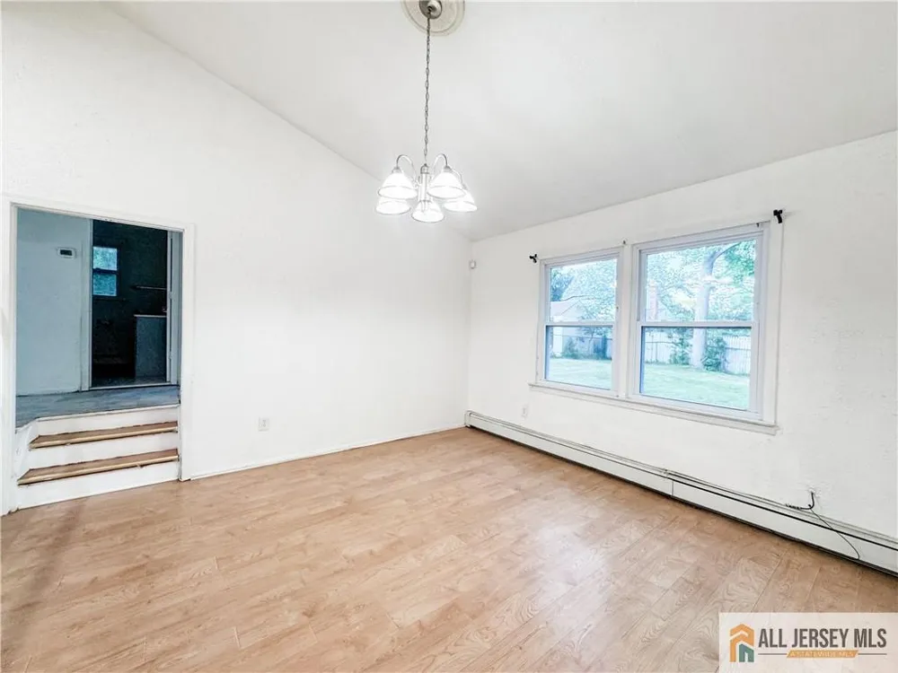 742 Grove Avenue Edison, NJ 08820