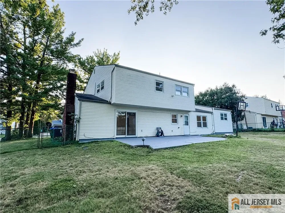 742 Grove Avenue Edison, NJ 08820