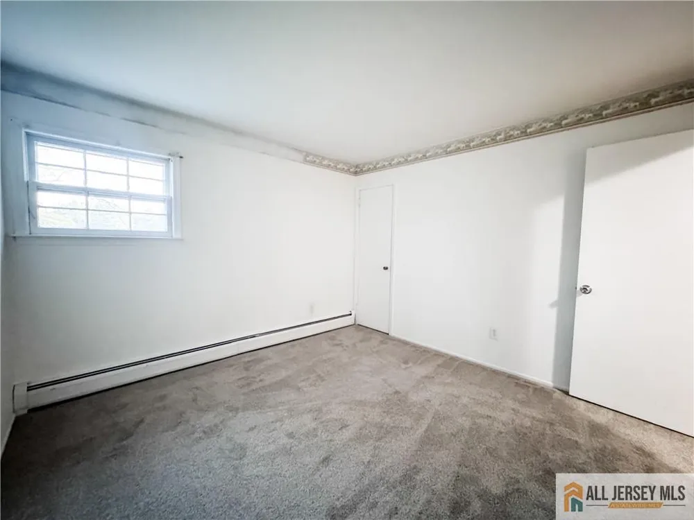 742 Grove Avenue Edison, NJ 08820