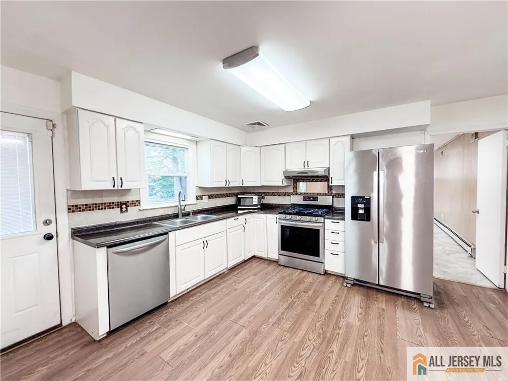 742 Grove Avenue Edison, NJ 08820
