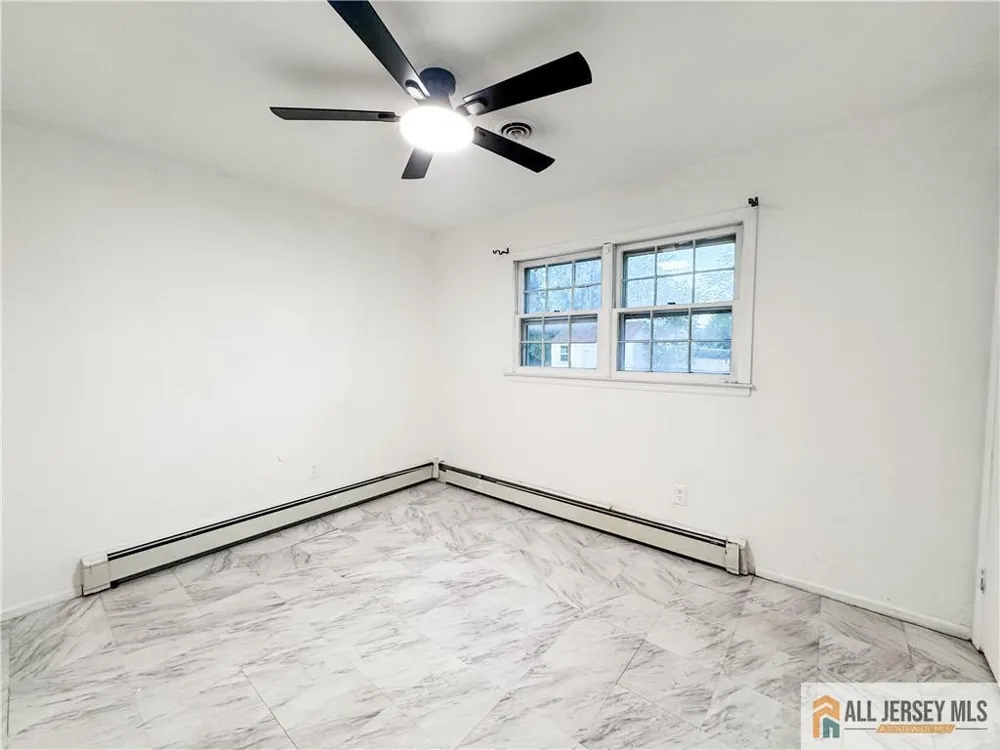 742 Grove Avenue Edison, NJ 08820