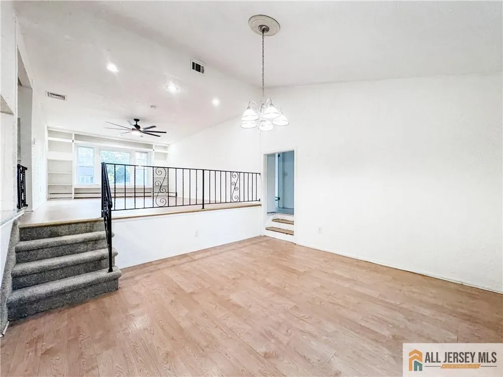 742 Grove Avenue Edison, NJ 08820