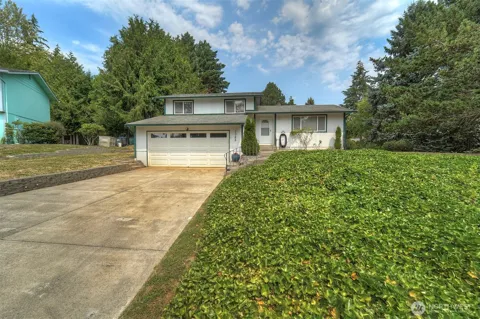 7085 Thebes Street NE