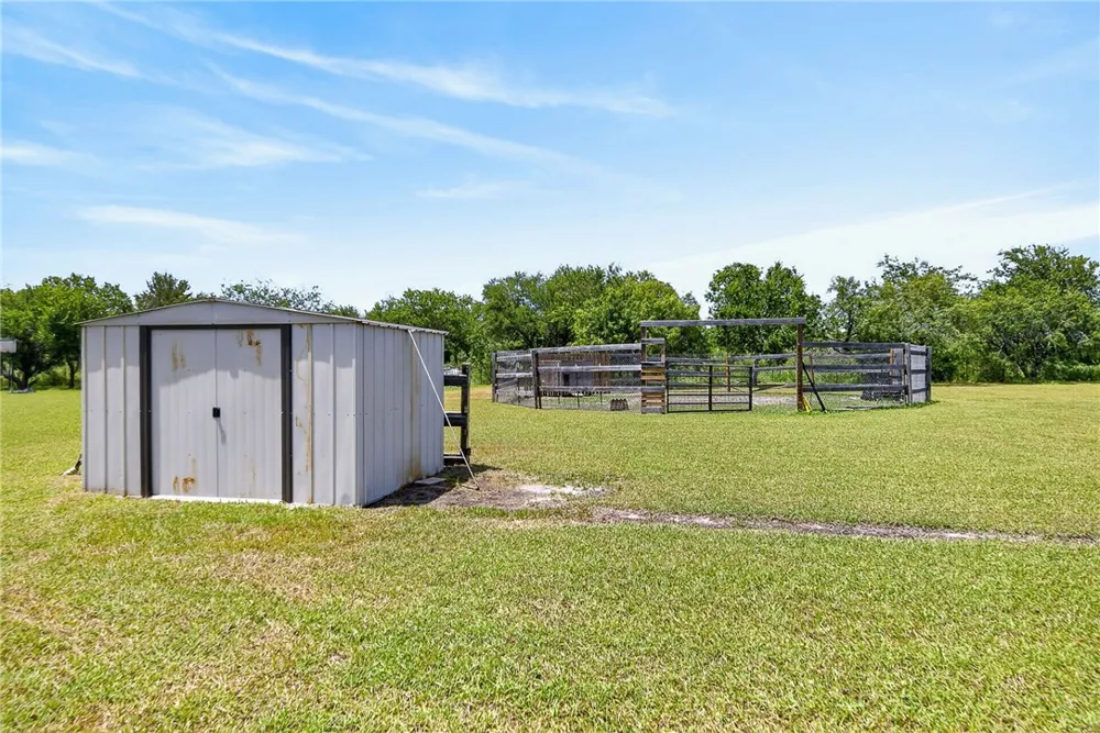 15060 County Road 984 Sinton, TX 78387