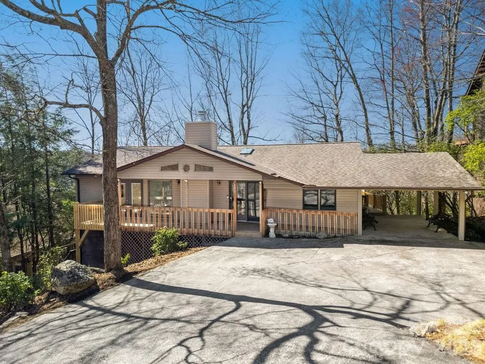 416 Kanasgowa Drive Brevard, NC 28712