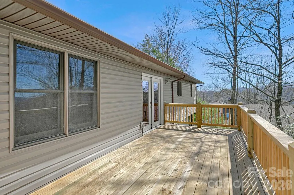 416 Kanasgowa Drive Brevard, NC 28712