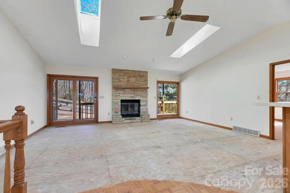 416 Kanasgowa Drive Brevard, NC 28712