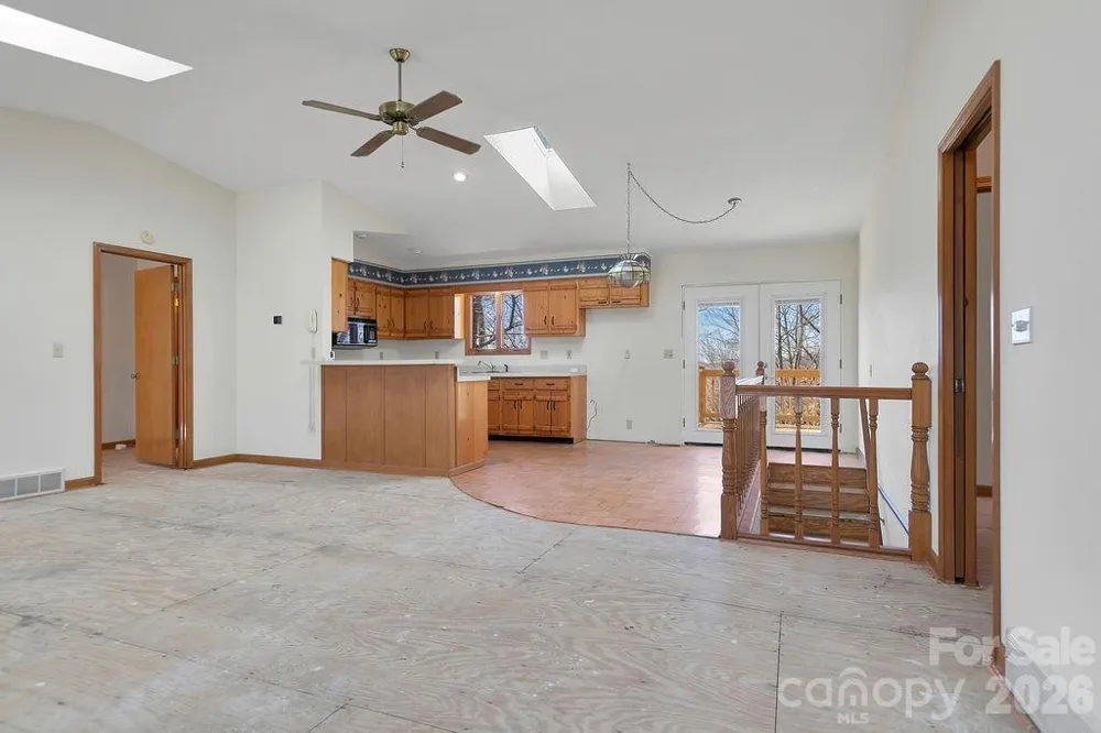 416 Kanasgowa Drive Brevard, NC 28712