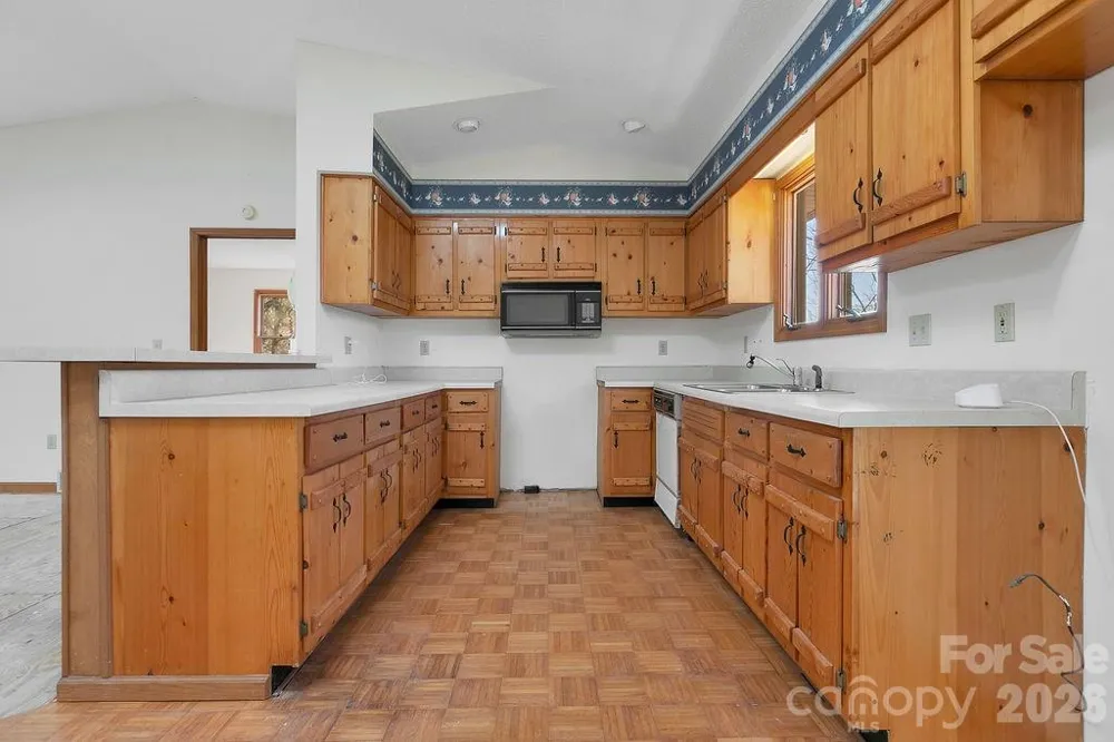 416 Kanasgowa Drive Brevard, NC 28712