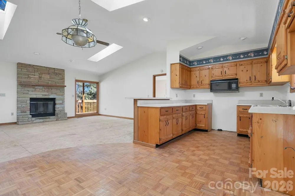 416 Kanasgowa Drive Brevard, NC 28712