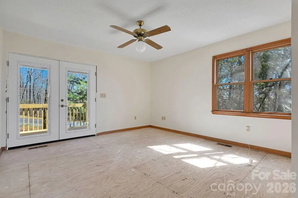 416 Kanasgowa Drive Brevard, NC 28712