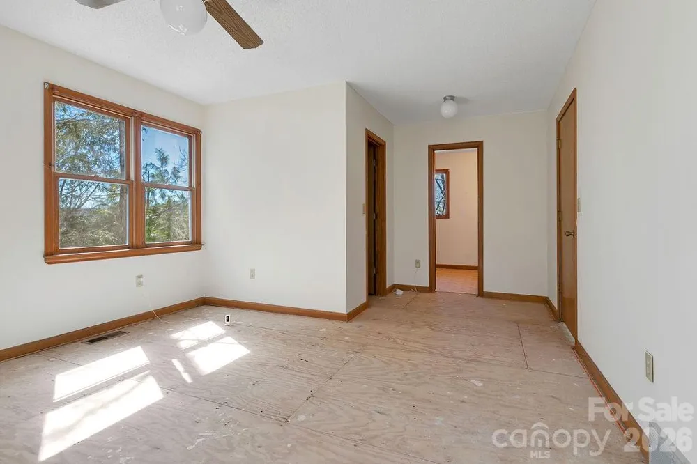 416 Kanasgowa Drive Brevard, NC 28712