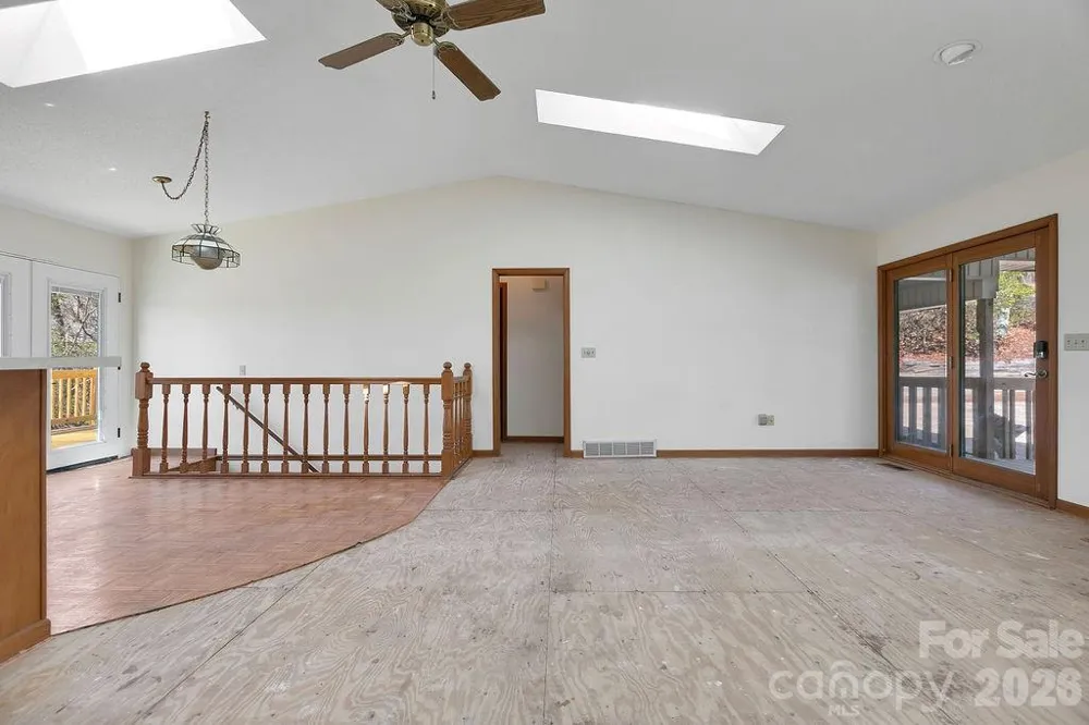 416 Kanasgowa Drive Brevard, NC 28712