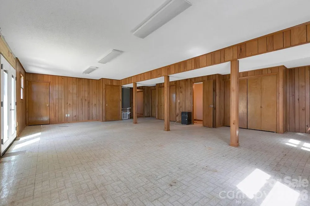 416 Kanasgowa Drive Brevard, NC 28712
