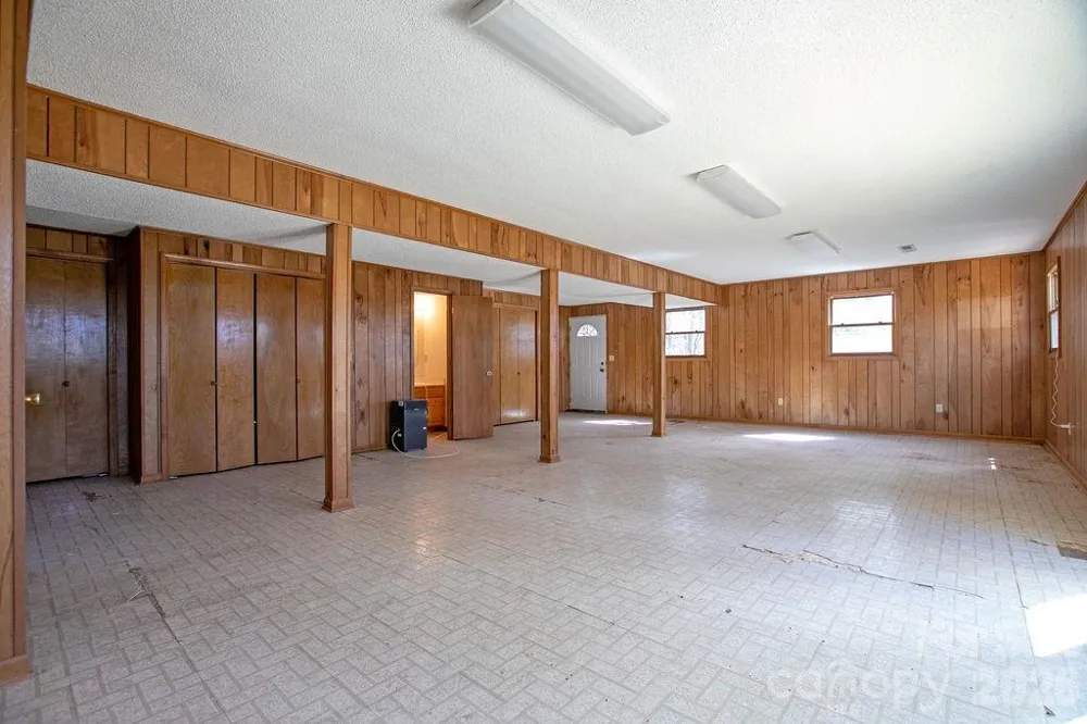 416 Kanasgowa Drive Brevard, NC 28712