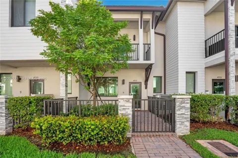 4733 NW 83rd Pkwy