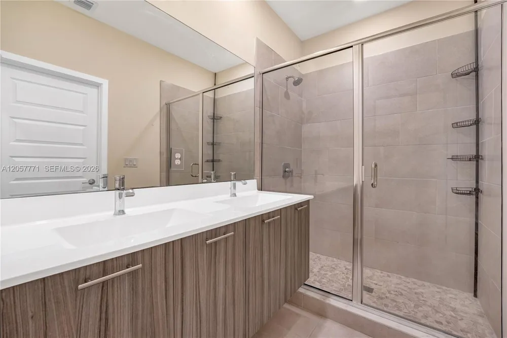 4733 NW 83rd Pkwy Doral, FL 33166