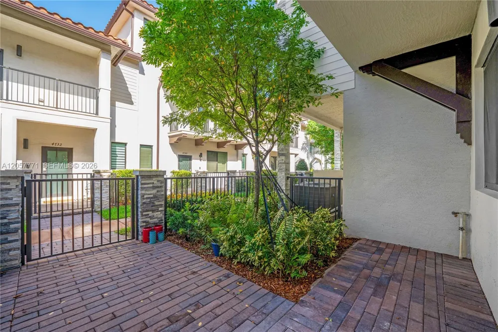 4733 NW 83rd Pkwy Doral, FL 33166