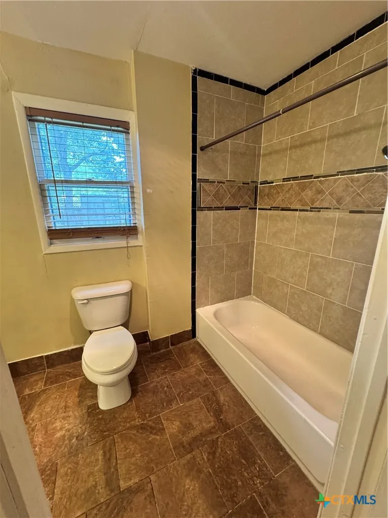 1401 E Mimosa Avenue Victoria, TX 77901
