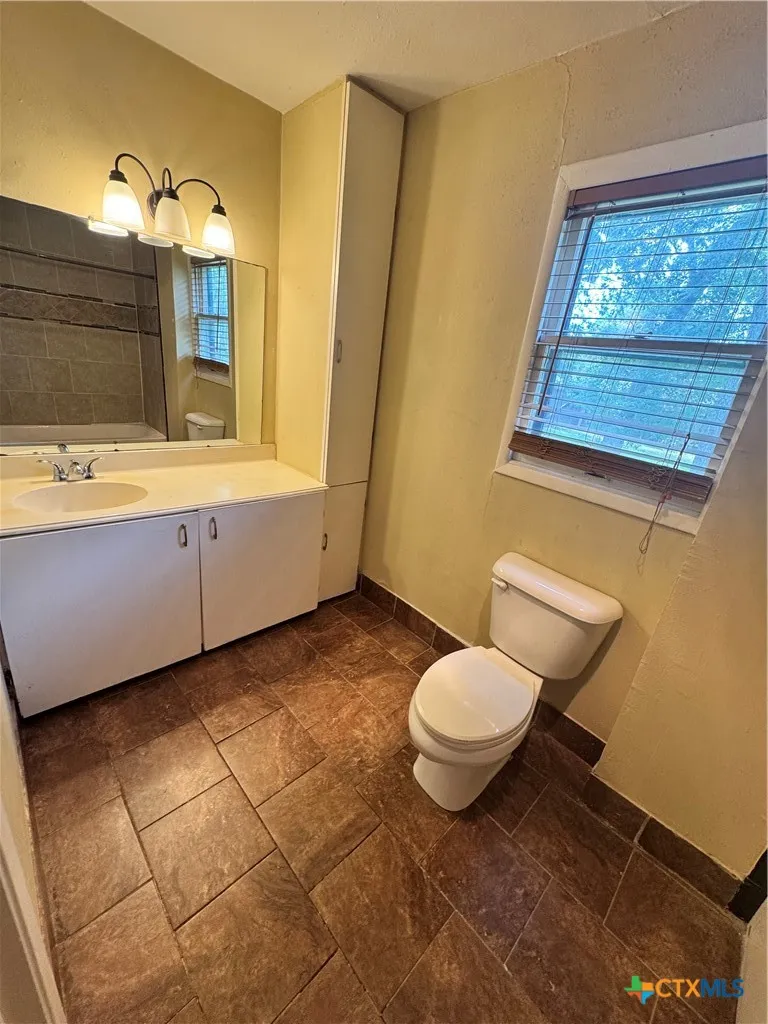 1401 E Mimosa Avenue Victoria, TX 77901