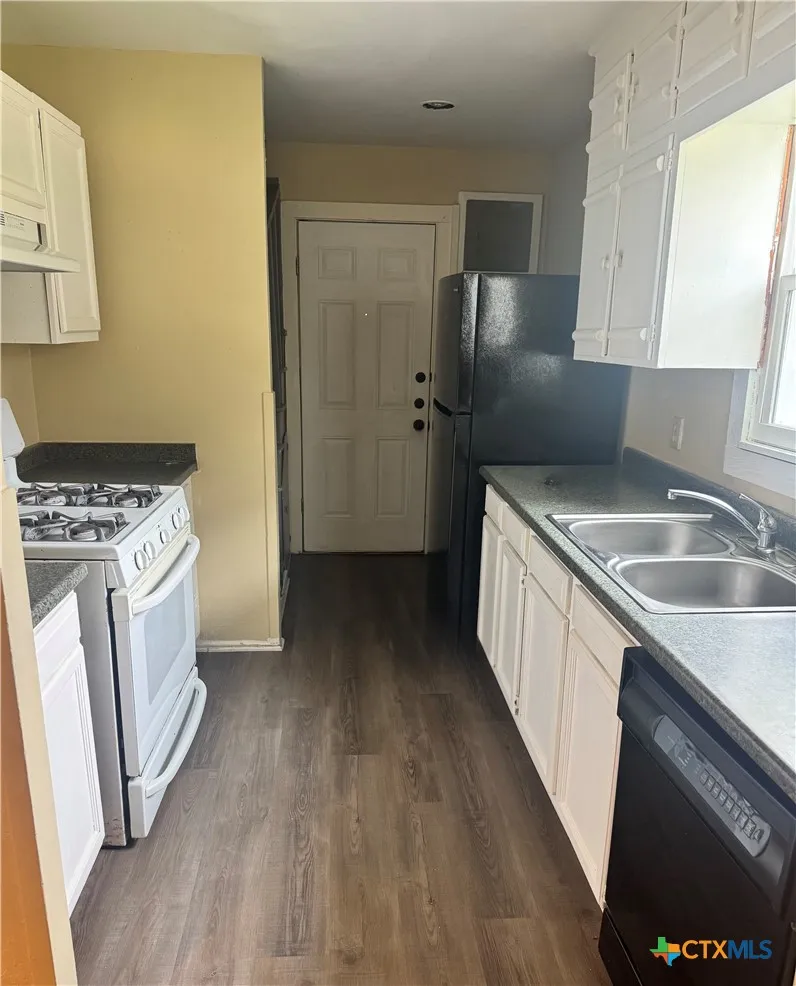 1401 E Mimosa Avenue Victoria, TX 77901