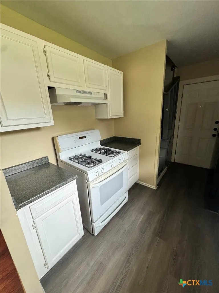 1401 E Mimosa Avenue Victoria, TX 77901