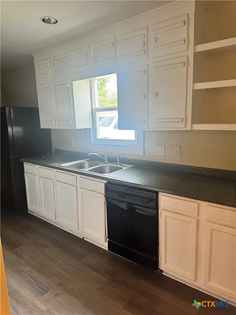 1401 E Mimosa Avenue Victoria, TX 77901