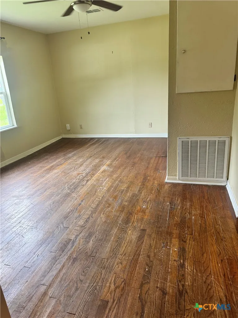1401 E Mimosa Avenue Victoria, TX 77901
