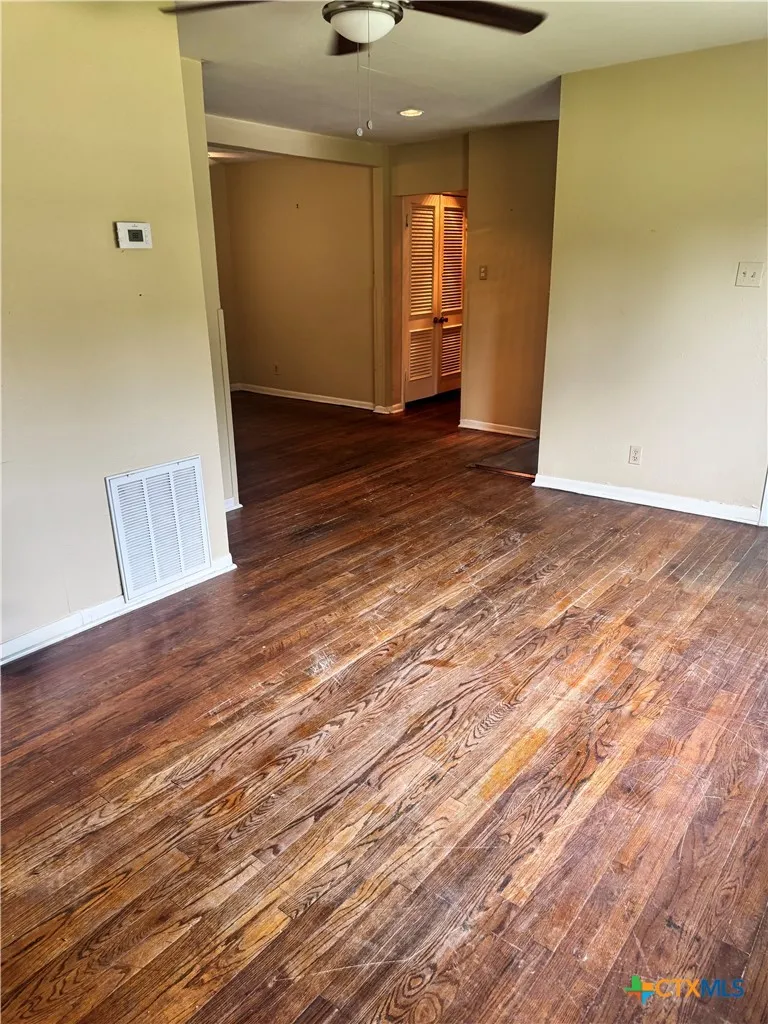 1401 E Mimosa Avenue Victoria, TX 77901