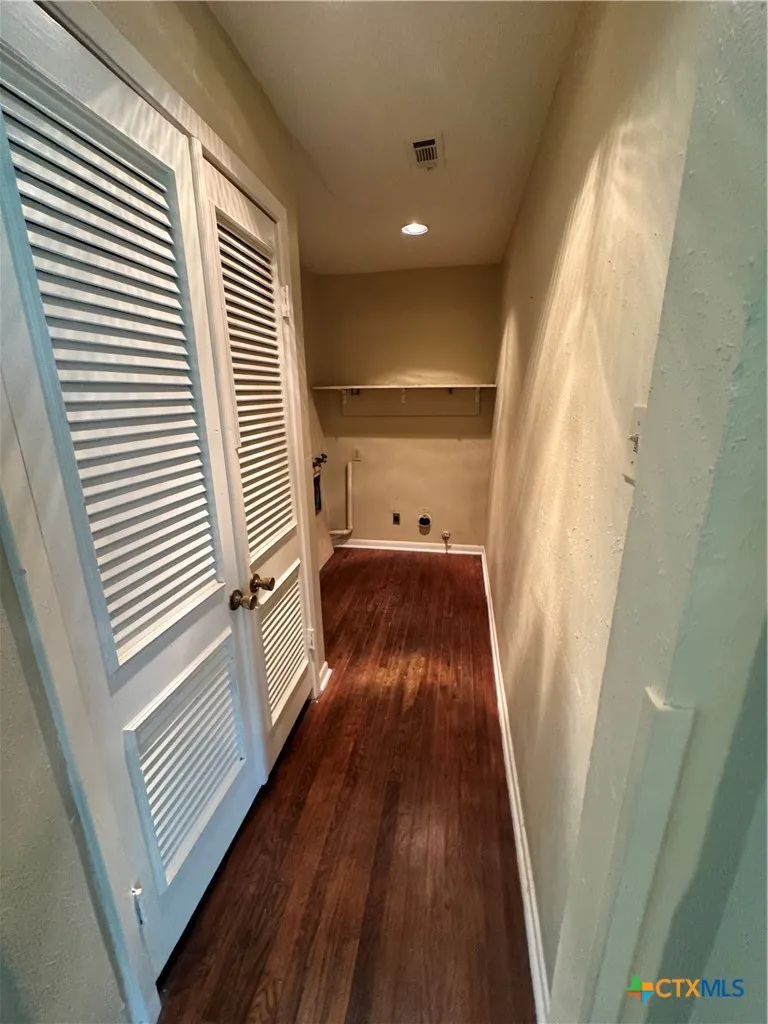 1401 E Mimosa Avenue Victoria, TX 77901