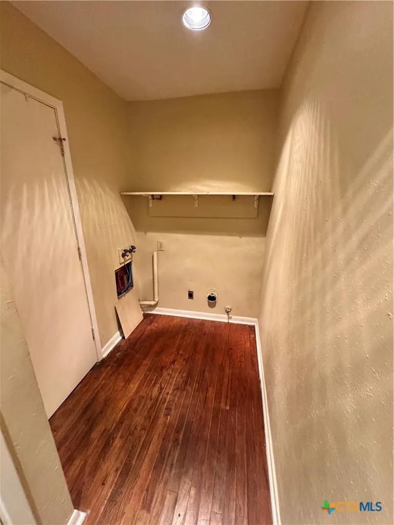 1401 E Mimosa Avenue Victoria, TX 77901