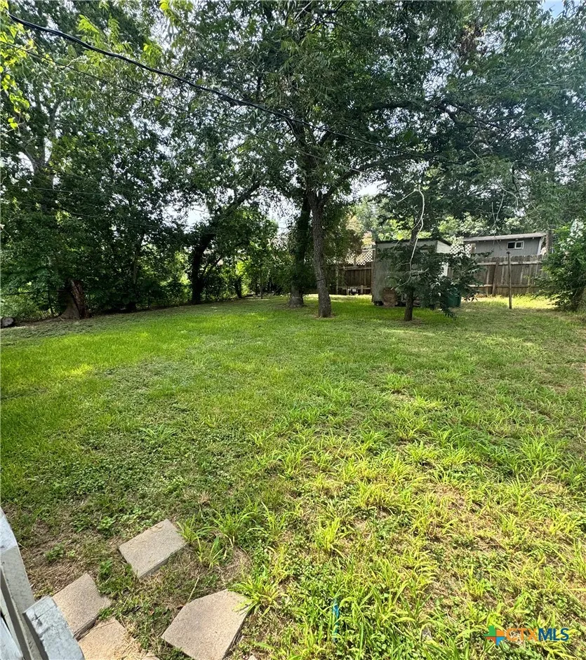 1401 E Mimosa Avenue Victoria, TX 77901