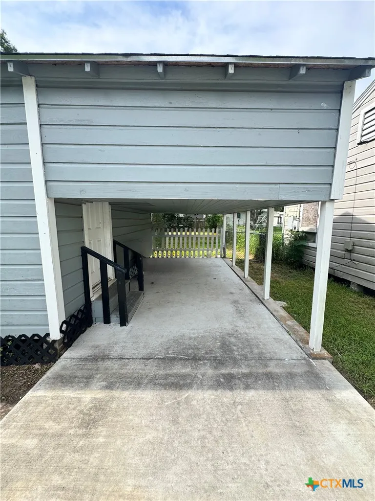 1401 E Mimosa Avenue Victoria, TX 77901