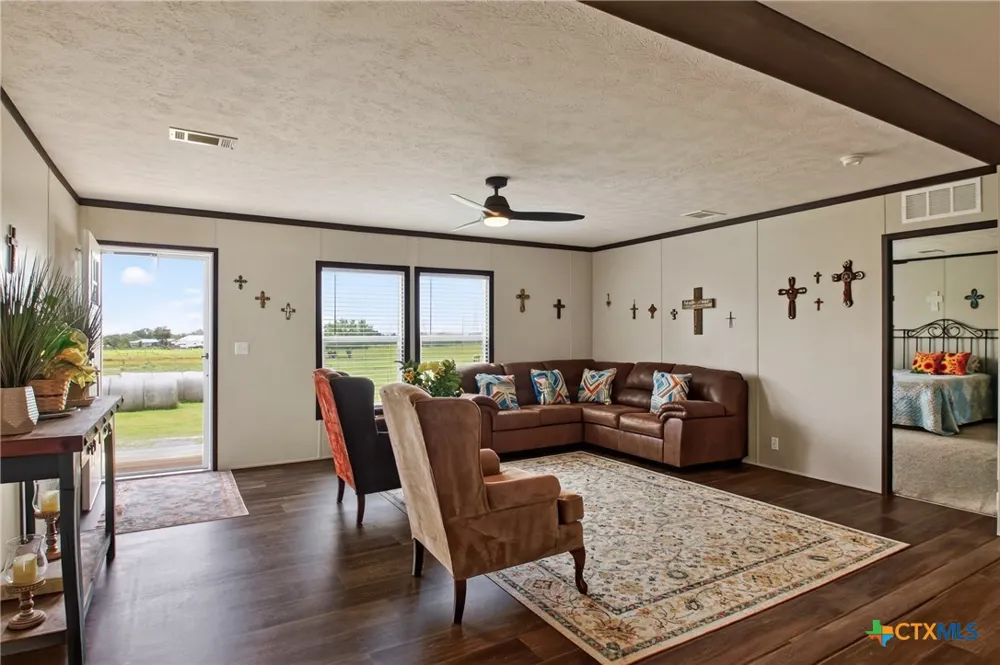 1576 Settlers Way Seguin, TX 78155