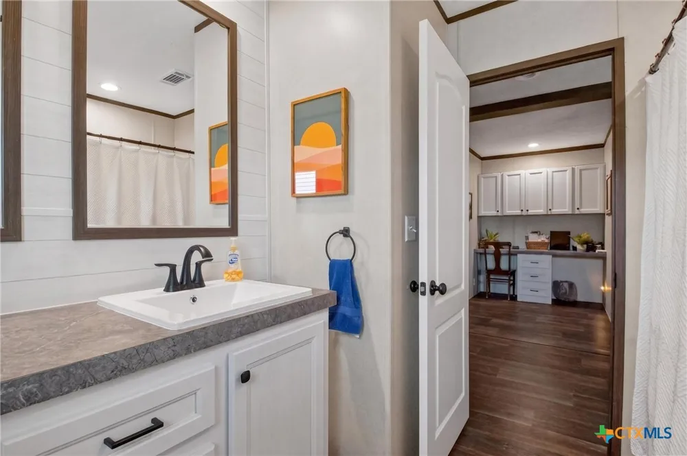 1576 Settlers Way Seguin, TX 78155