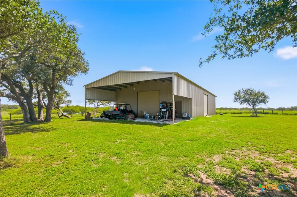 3298 CR 132 Hallettsville, TX 77964