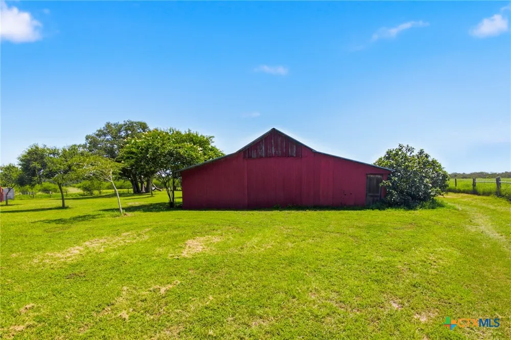 3298 CR 132 Hallettsville, TX 77964
