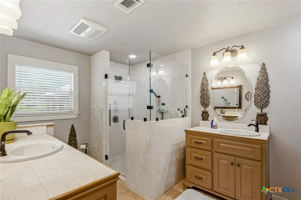 3298 CR 132 Hallettsville, TX 77964