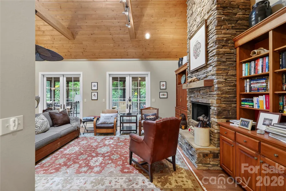 911 Buckberry Drive Sapphire, NC 28774